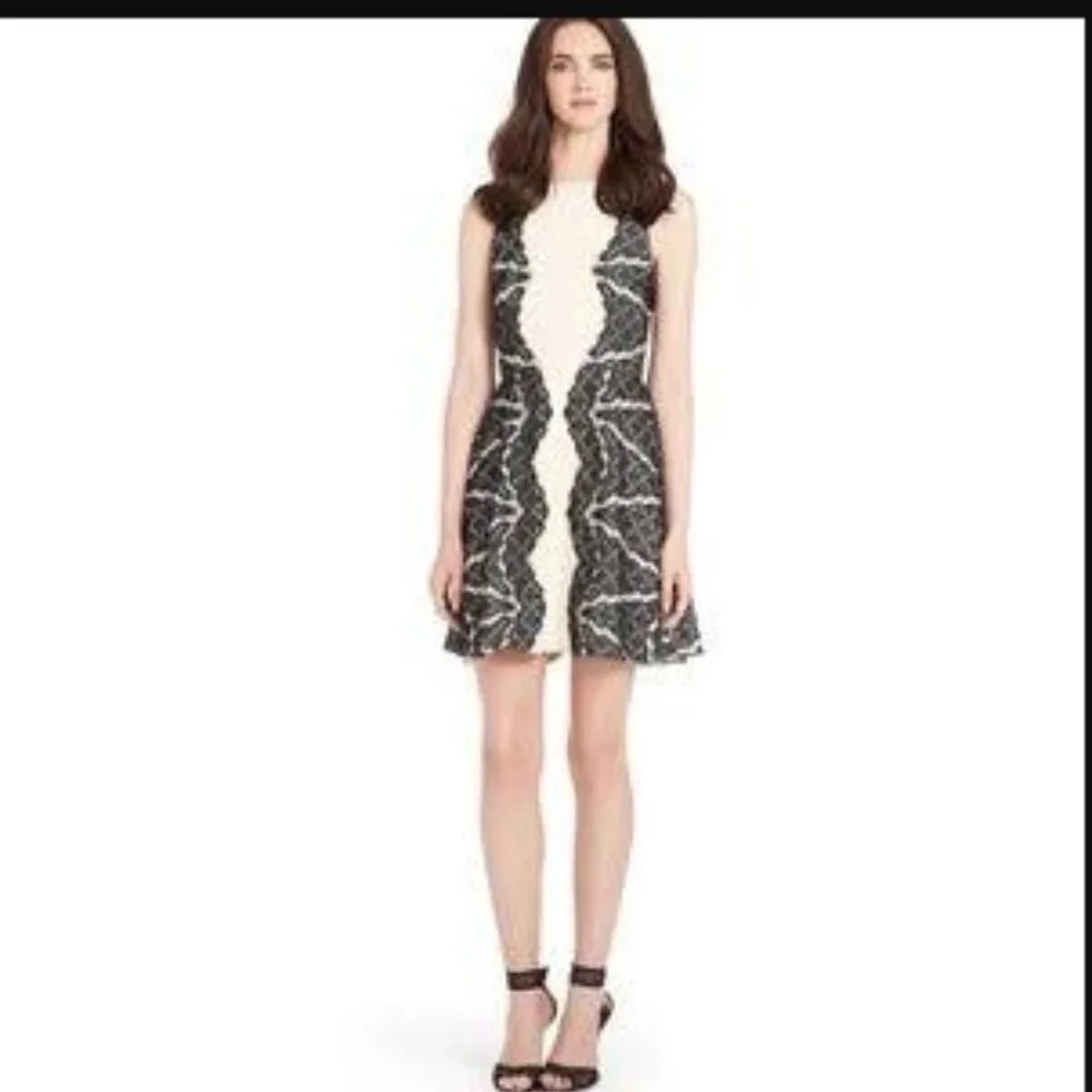 Diane von Furstenberg size 2 cream sleeveless dress with black lace